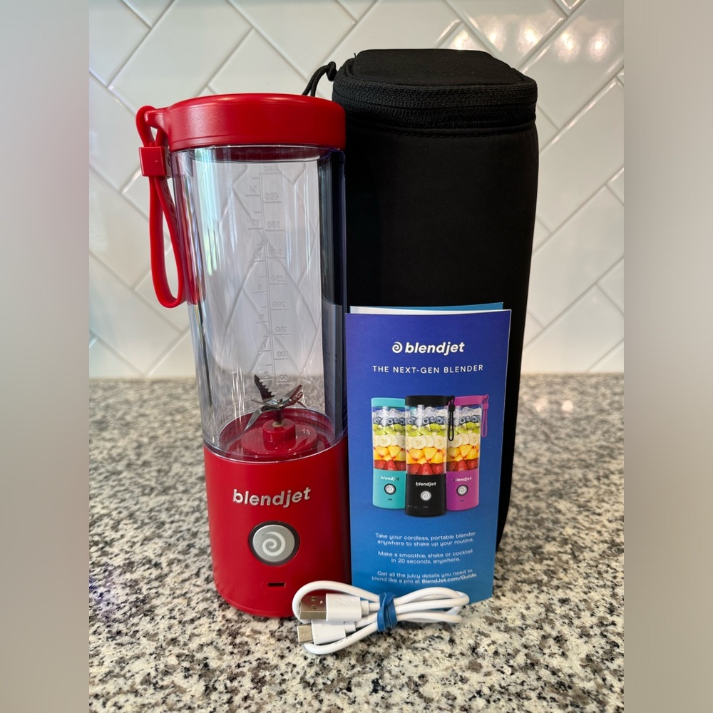 BlendJet 2 Solid Red Portable Blender with Case - EUC